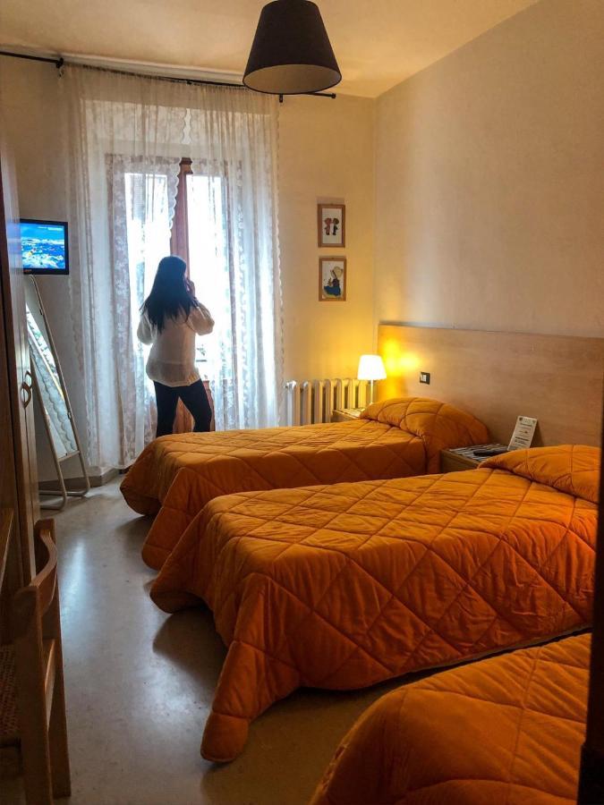 Albergo Ristorante La Torretta كاستليوني دي بيبولي المظهر الخارجي الصورة