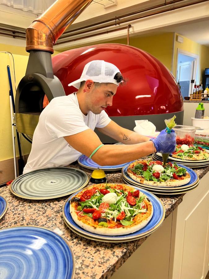 Albergo Ristorante La Torretta كاستليوني دي بيبولي المظهر الخارجي الصورة