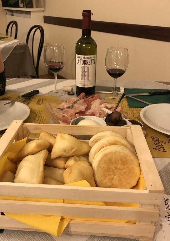 Albergo Ristorante La Torretta كاستليوني دي بيبولي المظهر الخارجي الصورة