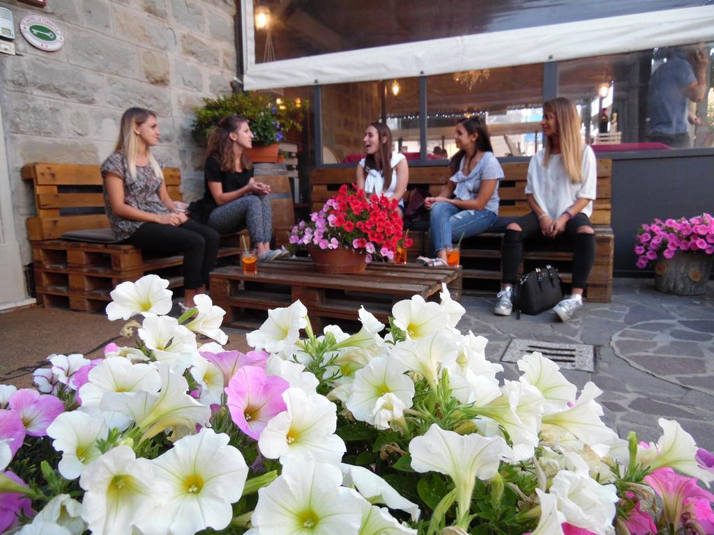 Albergo Ristorante La Torretta كاستليوني دي بيبولي المظهر الخارجي الصورة